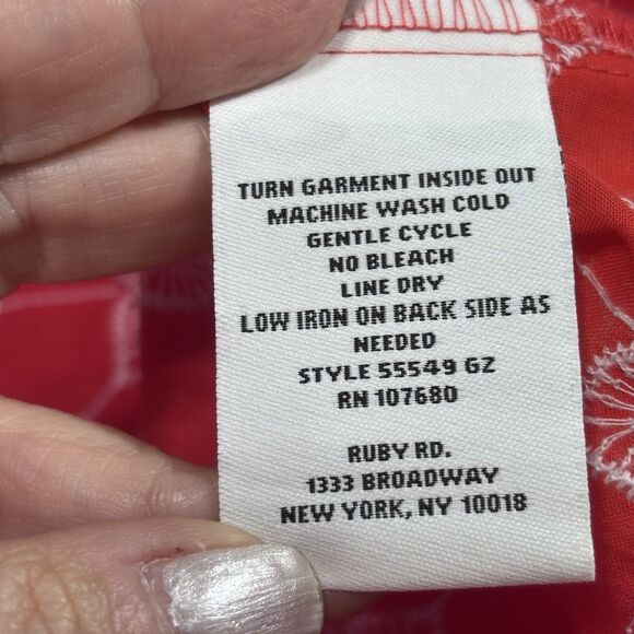 Ruby Rd. Red & White Flower Embroidery Detail Single Stitch size M Cotton Vintag - Picture 14 of 14